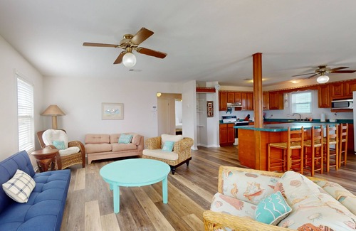 Terramar Beach House | Spacious house with beach access, private balcony and patio