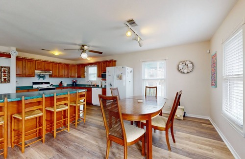 Terramar Beach House | Spacious house with beach access, private balcony and patio