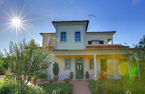 Lagoa e Carvoeiro Villa | Spacious house with beautiful gardens, private pool, pool table and air conditioning.