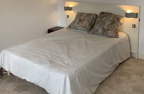 Vittel House | Spacious house with garden, bordered by the village stream