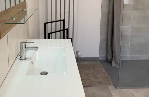 Vittel House | Spacious house with garden, bordered by the village stream