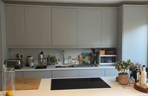 Brondesbury Park House | Spacious house with great transport links, close to many shops and restaurants