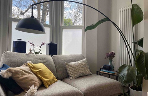 Brondesbury Park House | Spacious house with great transport links, close to many shops and restaurants