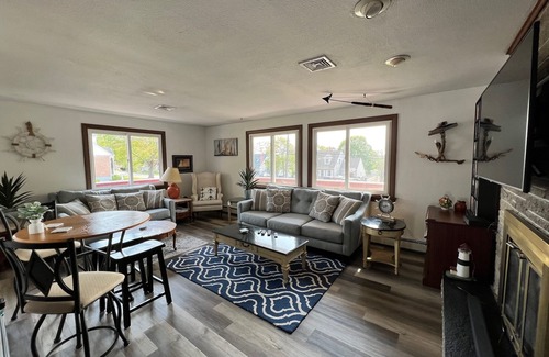 Waterford House | Spacious House with POOL and patio near beaches