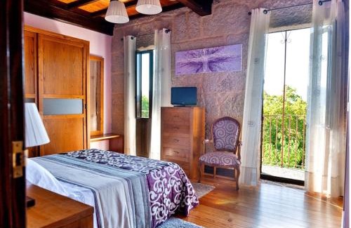 Cotobade House | Spacious House with Pool in Carballedo