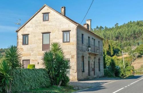 Cotobade House | Spacious House with Pool in Carballedo