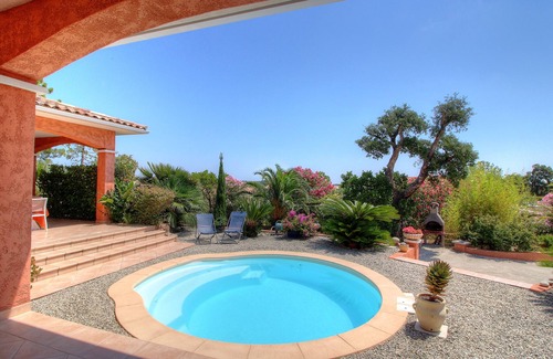 Solaro House | Spacious house with swimming pool near beaches and rivers