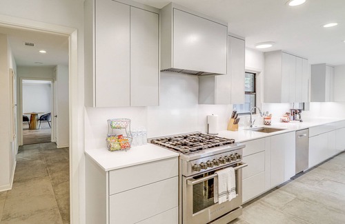 The Villages House | Spacious Houston Home w/Pool - Near The Galleria!