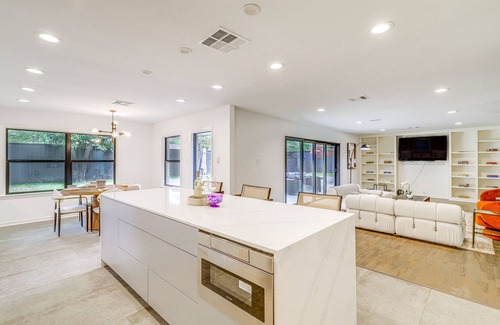 The Villages House | Spacious Houston Home w/Pool - Near The Galleria!