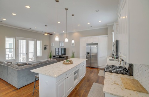 Shady Acres House | Spacious Houston Townhome ~ 5 Mi to Downtown!