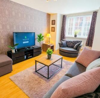 Bedford House | Spacious I Off Street Parking I Families & Contractors