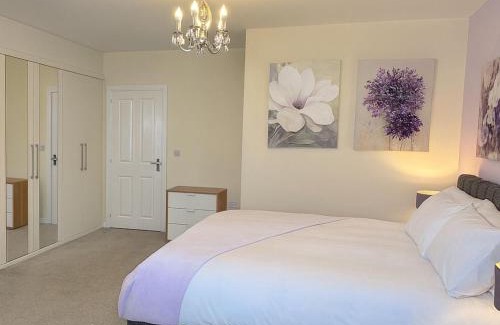 Bedford House | Spacious I Off Street Parking I Families & Contractors