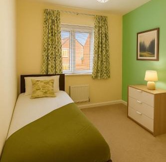 Bedford House | Spacious I Off Street Parking I Families & Contractors