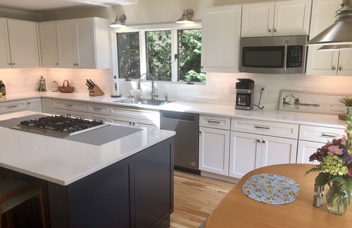 Sag Harbor House | Spacious, immaculate 5 BR, 4 Bath Home w/Bay and Sunset Views, Family-friendly