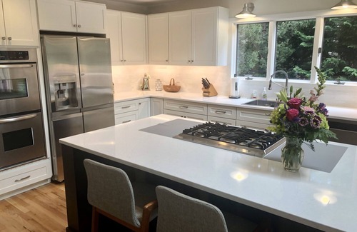 Sag Harbor House | Spacious, immaculate 5 BR, 4 Bath Home w/Bay and Sunset Views, Family-friendly