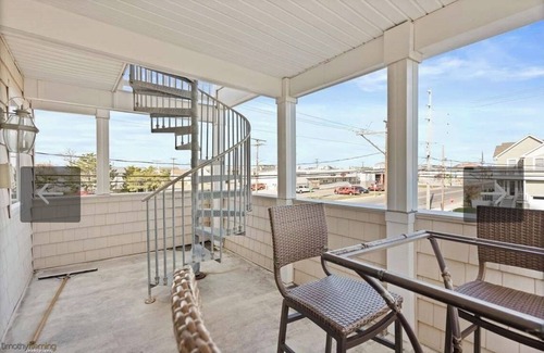 North Wildwood House | Spacious in North Wildwood with roof top deck and fireplace 2 family space