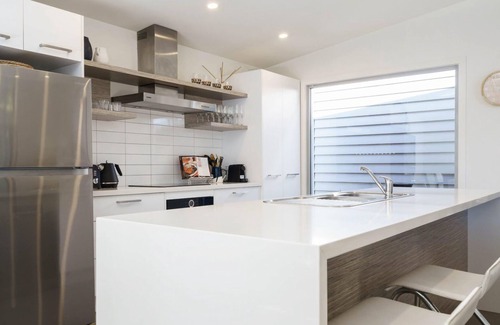 Cowes House | Spacious indoor & outdoor dining areas,BBQ.WiFi,Netflix,Pets