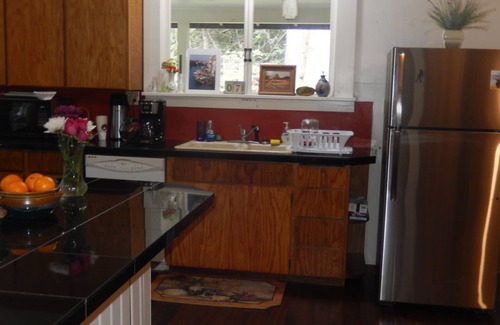 Ashford House | Spacious Inn: 3 Suites (each with bthrm), Living & Dining Rm, Kitchen, Hottub
