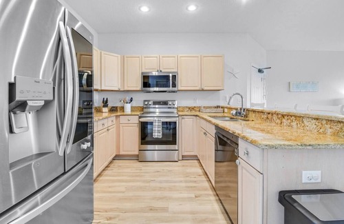 Indian Shores Condo | Spacious Intracoastal Condo | 3 min walk to the beach!