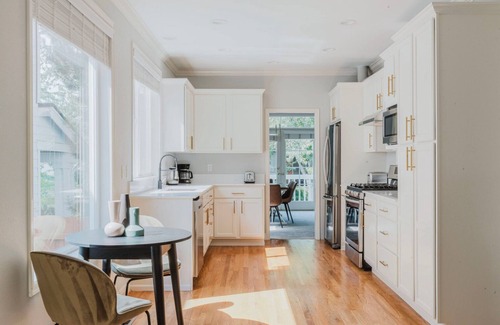 Issaquah Highlands House | Spacious Issaquah 5BR w/Balcony, Laundry & Parking, by Blueground