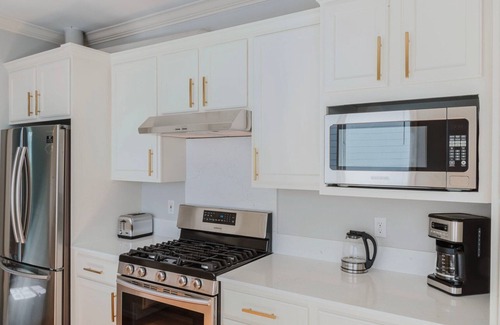 Issaquah Highlands House | Spacious Issaquah 5BR w/Balcony, Laundry & Parking, by Blueground