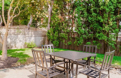 Issaquah Highlands House | Spacious Issaquah 5BR w/Balcony, Laundry & Parking, by Blueground