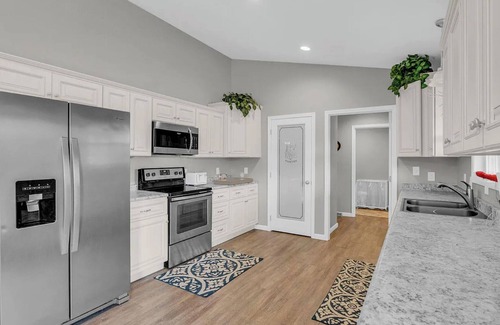 Jamestown House | Spacious Jamestown Retreat – 3 Bedrooms, 2 Baths, Near Outdoor Adventures