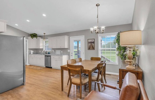 Jamestown House | Spacious Jamestown Retreat – 3 Bedrooms, 2 Baths, Near Outdoor Adventures