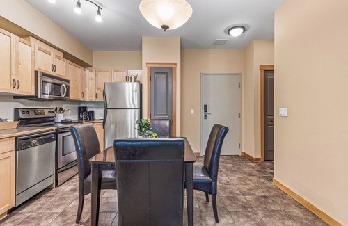 Canmore Apartment | Spacious King Bed with Pool & Hot Tubs