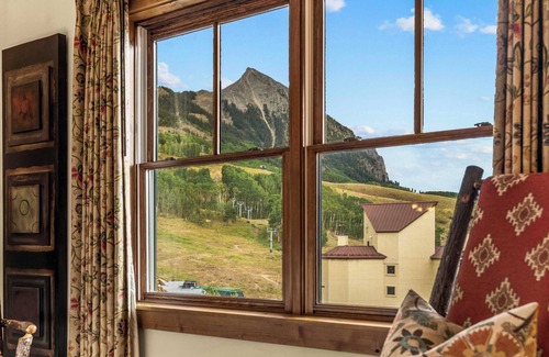 Crested Butte Condo | Spacious King Room, Amazing View and Spa like Bath