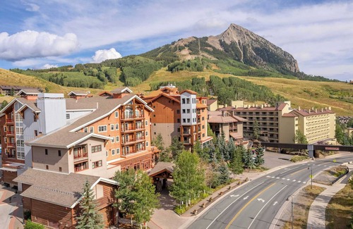Crested Butte Condo | Spacious King Room, Amazing View and Spa like Bath