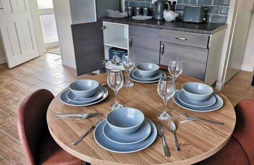 Wolverhampton House | Spacious l 5 Bed l parking l Long stays