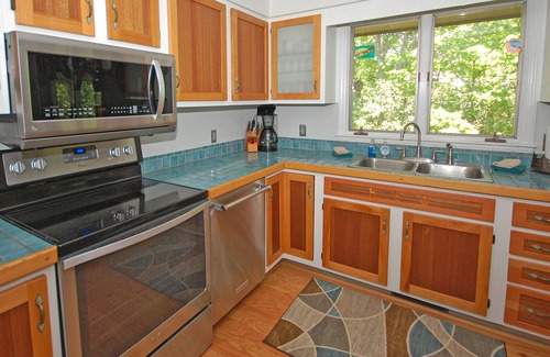 Glen Arbor House | Spacious lake access home with a washer/dryer, central AC, nearby tennis