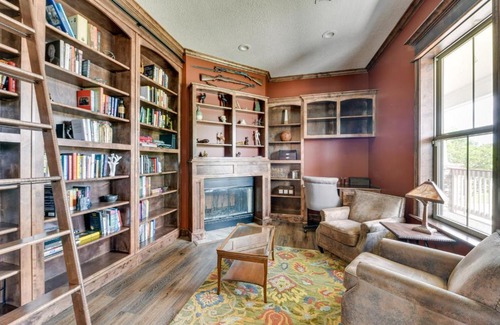 Prien House | Spacious Lake Charles Craftsman - Pet Friendly!