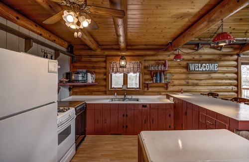 Chetek House | Spacious, Lake Front, Authentic Log Home