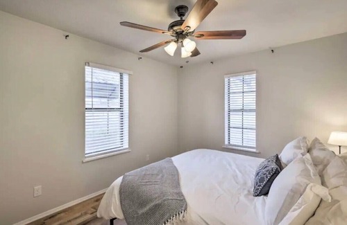 Lake Brownwood House | Spacious Lake Front House with Hot Tub and Grill