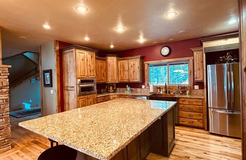 Island Park House | Spacious lake front property close to Yellowstone - Shenandoah Family Retreat