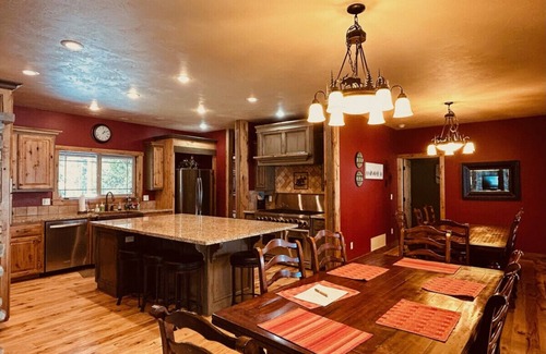 Island Park House | Spacious lake front property close to Yellowstone - Shenandoah Family Retreat