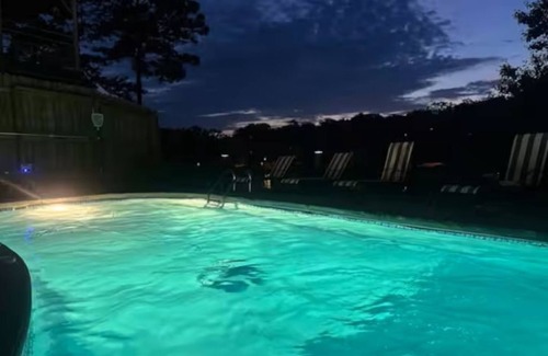 Piney House | Spacious Lake Hamilton House with Pool and Hot Tub!