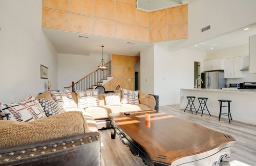 Park Central House | Spacious Lake Highland Townhome W/Pool!