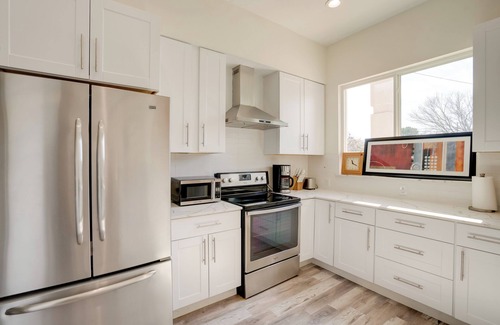 Park Central House | Spacious Lake Highland Townhome W/Pool!