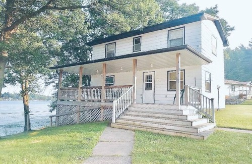 Finlayson Cabin | Spacious Lake home. Great for family/friends getaway. sleeps 10