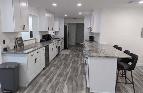 Clearwater House | Spacious Lake House retreat located in Clearwater FL, near beaches & shopping.