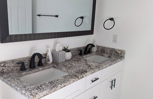 Clearwater House | Spacious Lake House retreat located in Clearwater FL, near beaches & shopping.