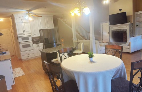 Conyers House | Spacious Lake House with Game Room & Family Amenities and Pc gaming