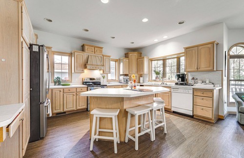 Traverse City Cottage | Spacious Lake Leelanau Cottage w/Fire Pit!