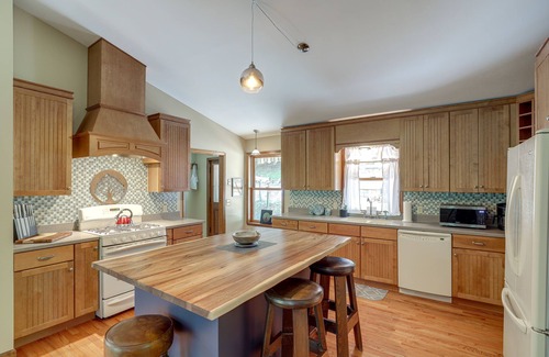 Lake Lure House | Spacious Lake Lure Family Home w/Deck & Fire Pit!