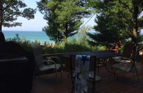 Pentwater Cottage | Spacious Lake Michigan Lakefront Cottage