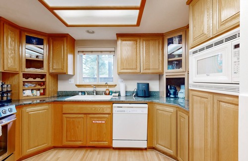 Tahoe Island House | Spacious Lake Retreat | 2 Fireplaces & Private Fenced Yard | Close to Marina