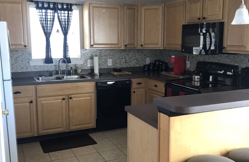 Red Hill House | Spacious lake view house in Conway, Myrtle Beach area
